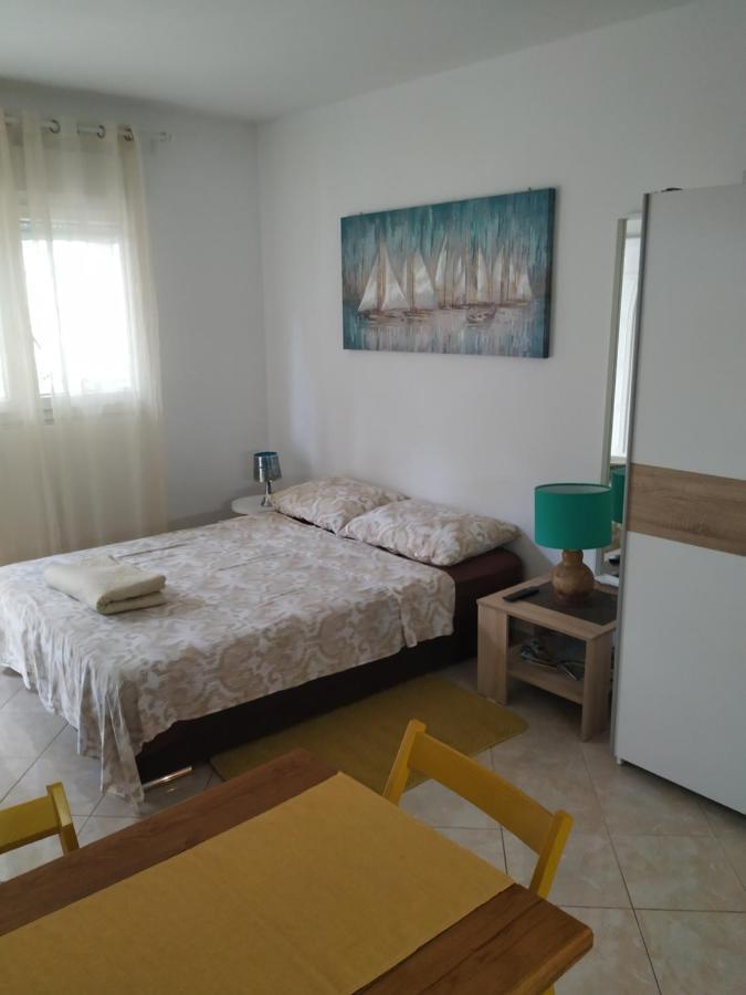 Studio Apartman Violeta II - 50M From The Beach 트로기르 외부 사진
