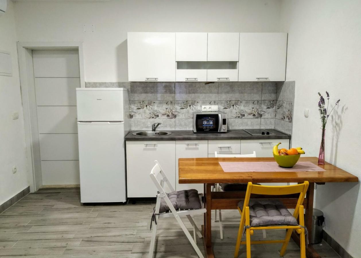 Studio Apartman Violeta II - 50M From The Beach 트로기르 외부 사진