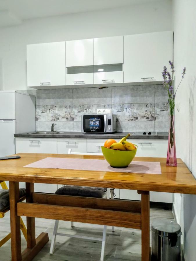 Studio Apartman Violeta II - 50M From The Beach 트로기르 외부 사진